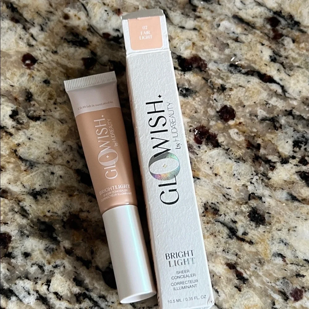 💕⚡️Huda Glowish Fair Light Bright Light Sheer Concealer